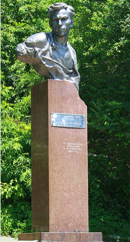 Памятник Виталию Баневуру во Владивостоке.