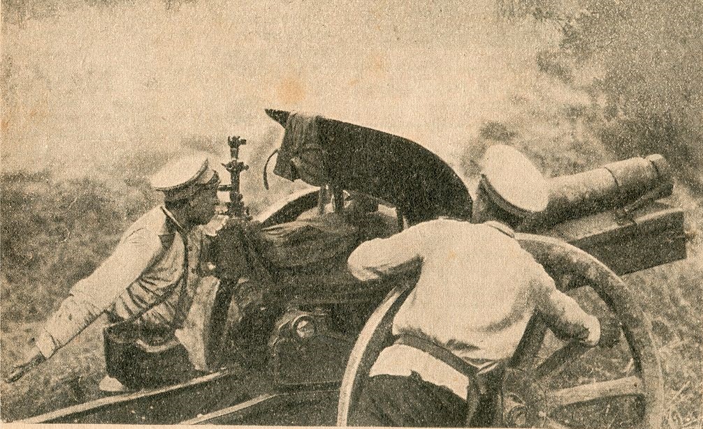 Русская 122-мм гаубица на боевой позиции. 1915.