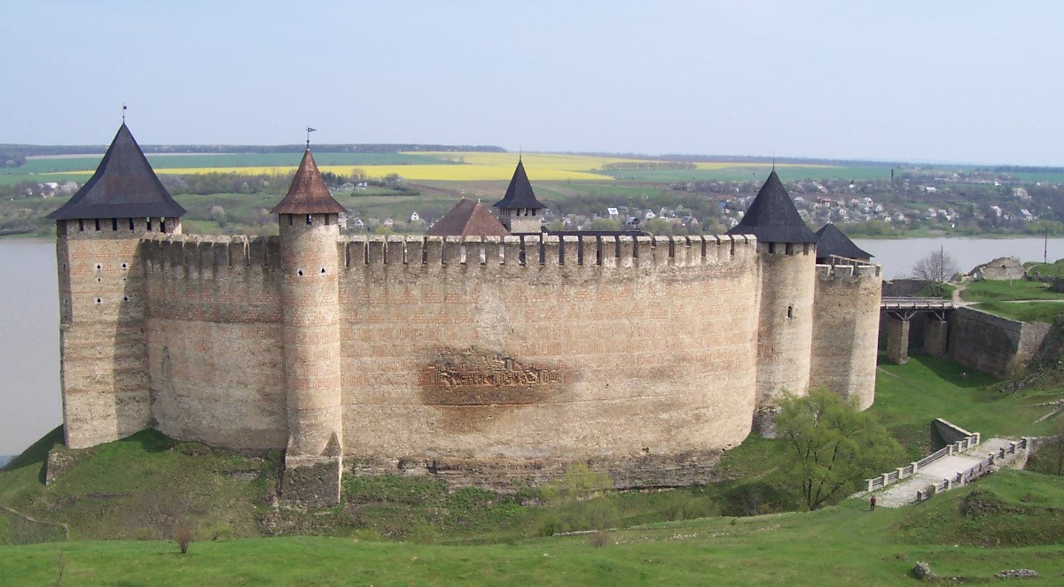 Хотинская крепость (XIII—XV века).