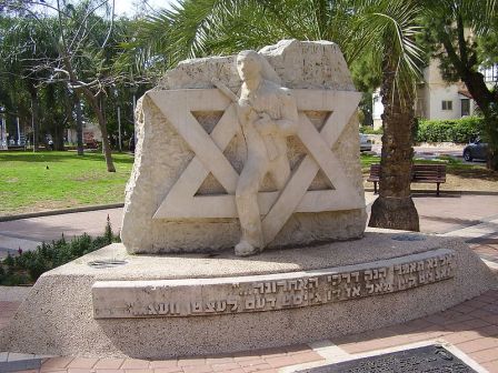 Памятник еврейским партизанам.