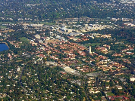 Кампус Стэнфордского университета.