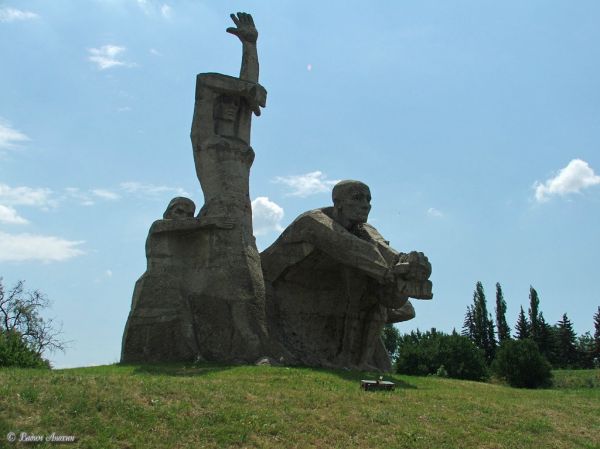 Памятник в Змиёвской балке, Ростов н/Д.