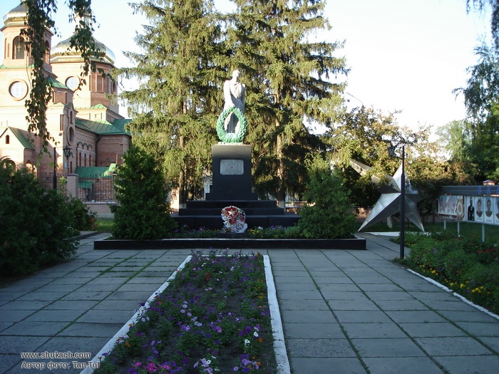 Братская могила советских воинов и партизан, среди которых похоронена Волкова Н. Т.