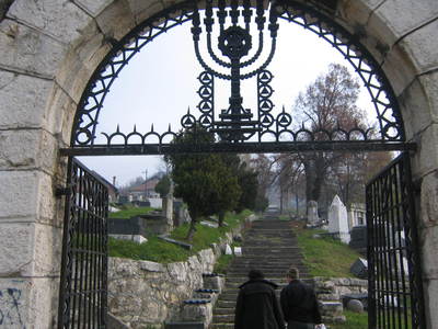 Вход на Еврейское кладбище в Сараево.