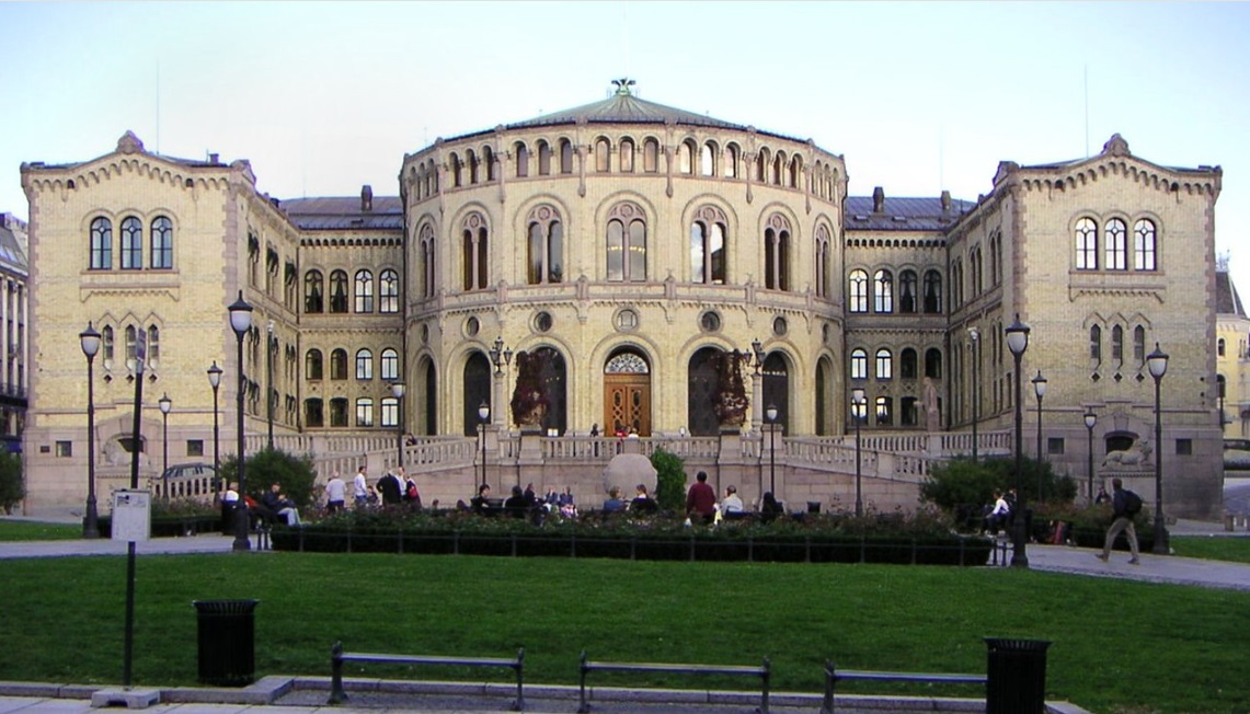Здание парламента в Осло (Стортинг).