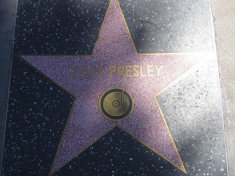 Звезда Аарона Элвиса Пресли на голливудской «Аллее славы».