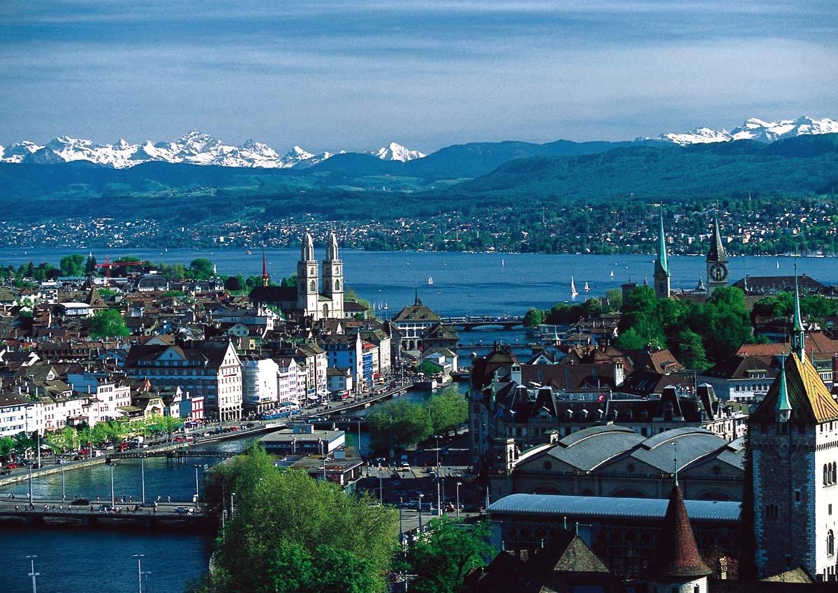 Вид на Цюрих и озеро.