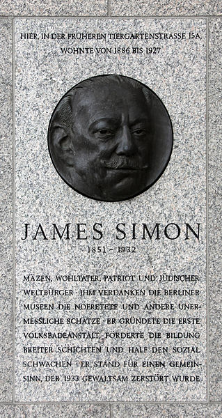Мемориальная доска на доме, где жил Симон Джеймс Генри.