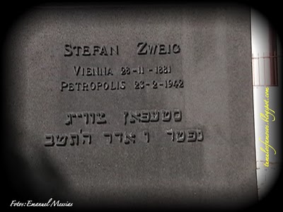 Фрагмент памятника Цвейга Стефана.