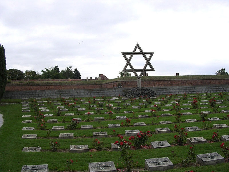 Кладбище в Терезине перед бывшим гетто.