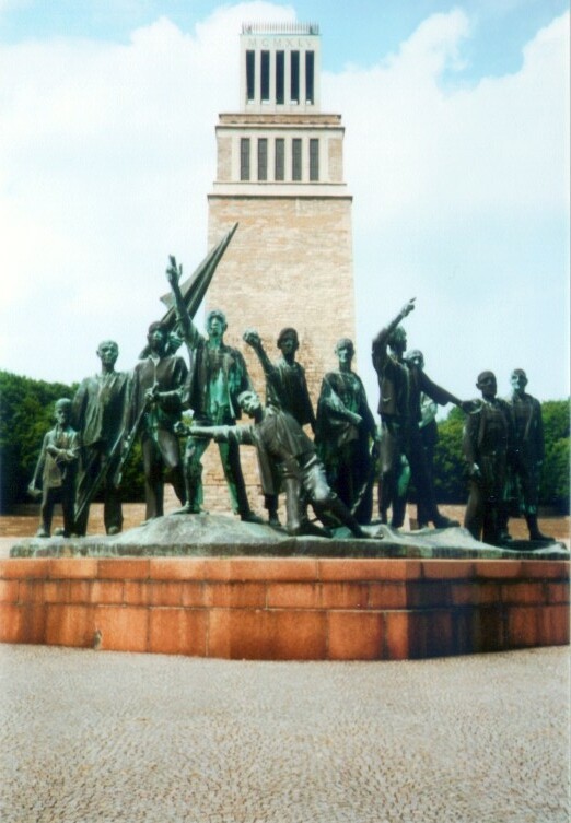 Памятник жертвам Бухенвальда.